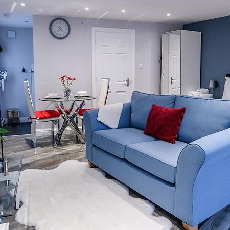 Luxury One Bedroom Guesthouse M6, Junction 10 Walsall Willenhall المظهر الخارجي الصورة