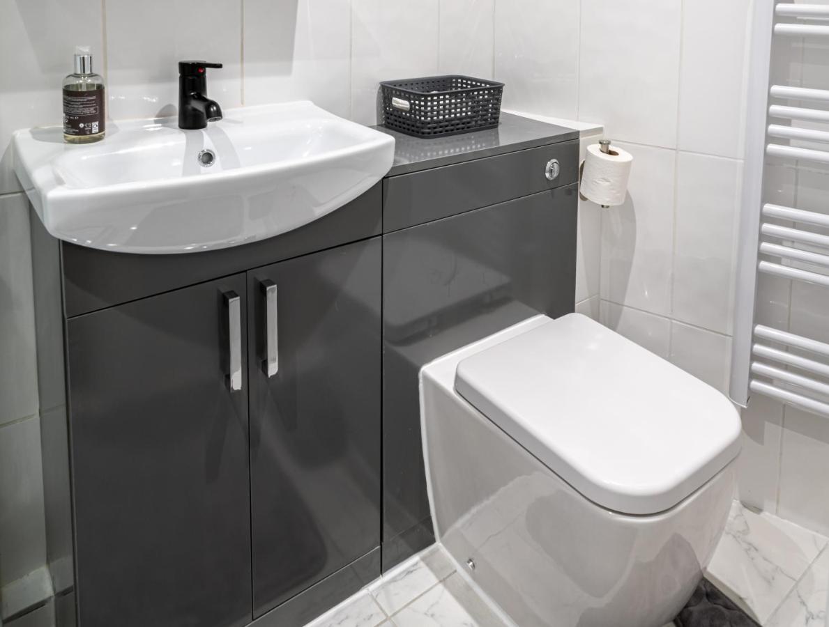 Luxury One Bedroom Guesthouse M6, Junction 10 Walsall Willenhall المظهر الخارجي الصورة