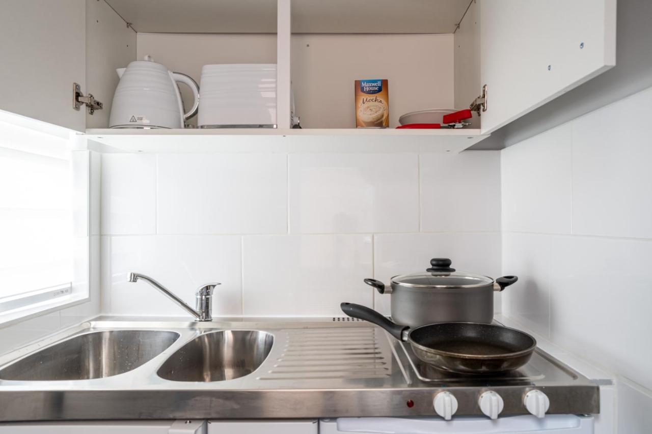 Luxury One Bedroom Guesthouse M6, Junction 10 Walsall Willenhall المظهر الخارجي الصورة