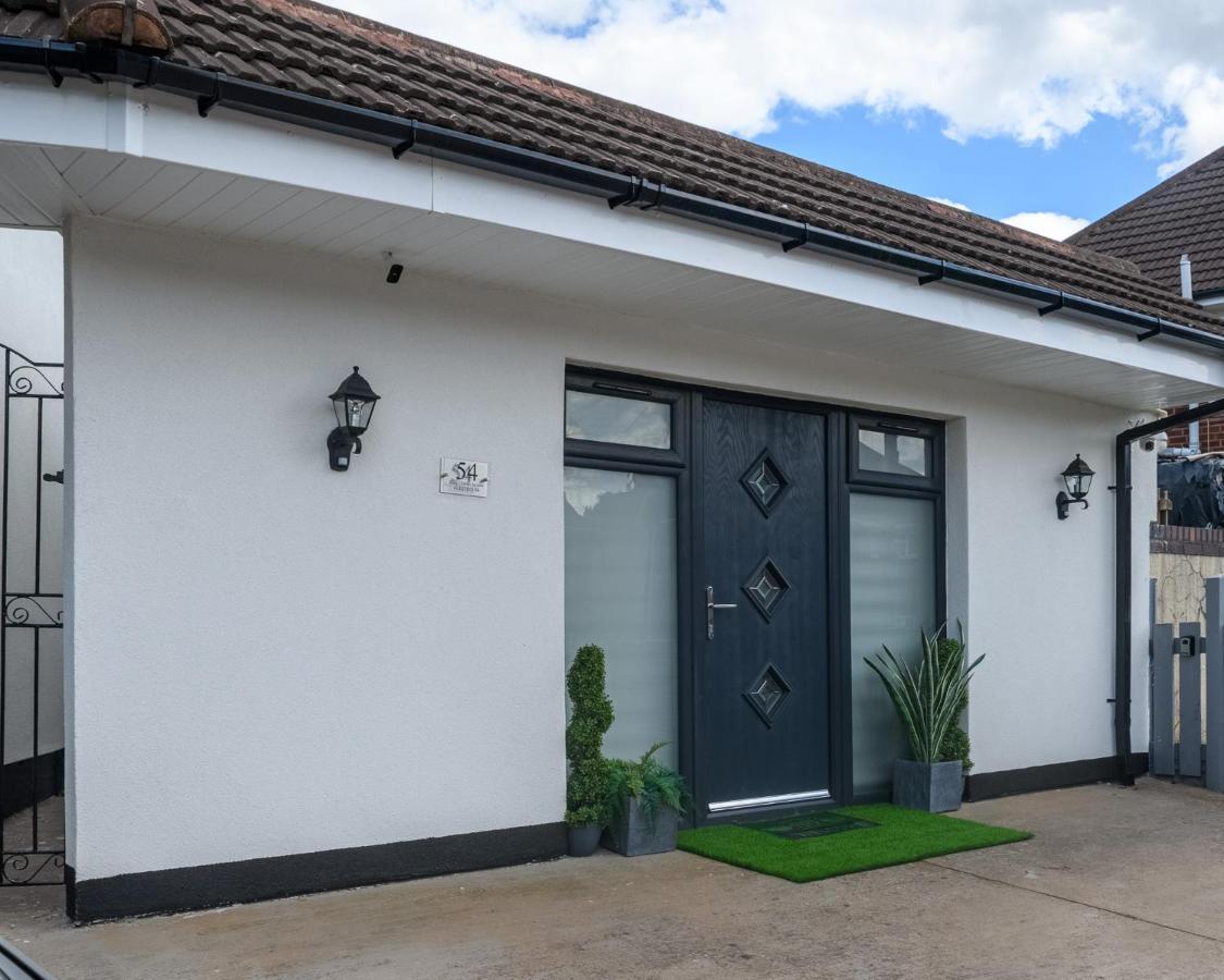 Luxury One Bedroom Guesthouse M6, Junction 10 Walsall Willenhall المظهر الخارجي الصورة